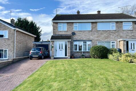 4 bedroom semi-detached house for sale