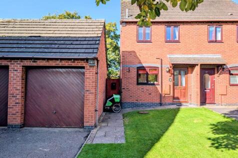 2 bedroom semi-detached house for sale
