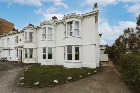 Promenade, Southport, Merseyside, PR8 2 bed apartment for sale