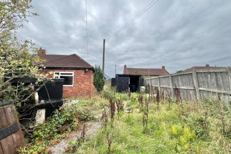 2 bedroom semi-detached bungalow for sale