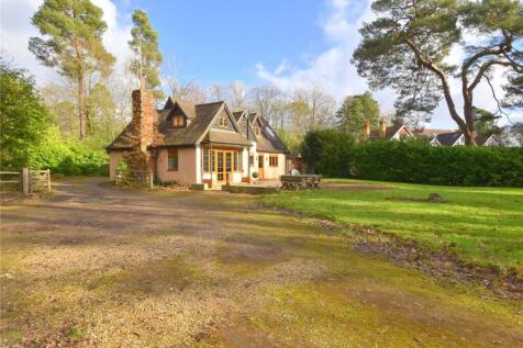 Seven Hills Road, Cobham, Surrey 3 bed detached house for sale