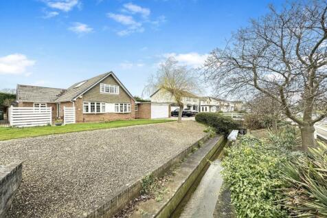 4 bedroom detached bungalow for sale