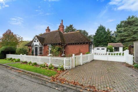 2 bedroom detached bungalow for sale