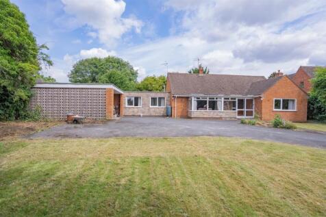 4 bedroom detached bungalow for sale