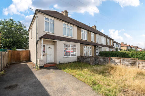 Woodham Lane, New Haw, KT15 3 bed end of terrace house for sale