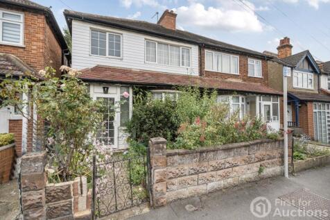 3 bedroom semi-detached house for sale