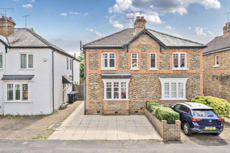 2 bedroom semi-detached house for sale