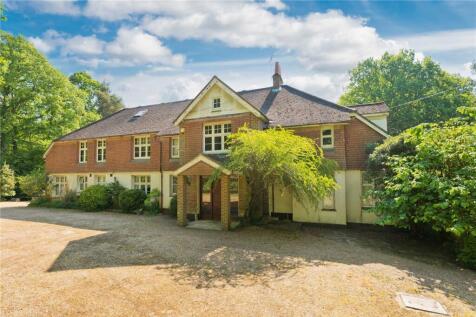Rodona Road, St George's Hill, KT13 5 bed detached house for sale