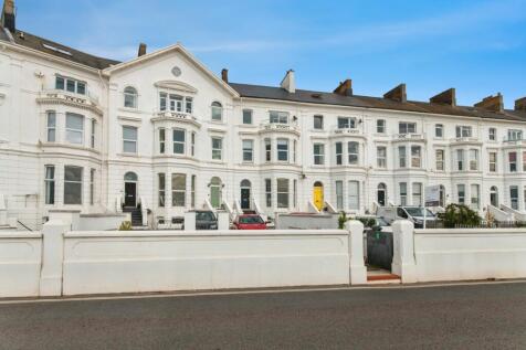 3 bedroom flat for sale