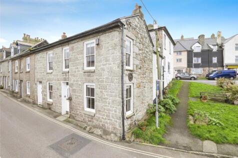 4 bedroom end of terrace house for sale
