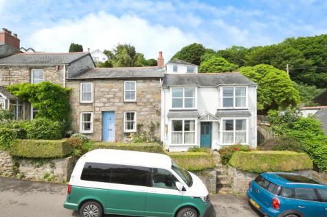 4 bedroom end of terrace house for sale