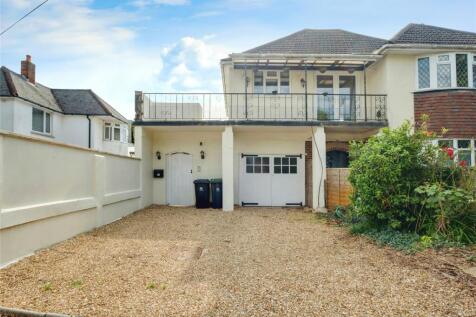 3 bedroom flat for sale