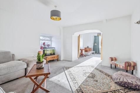 3 bedroom flat for sale