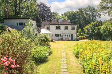 6 bedroom detached house for sale