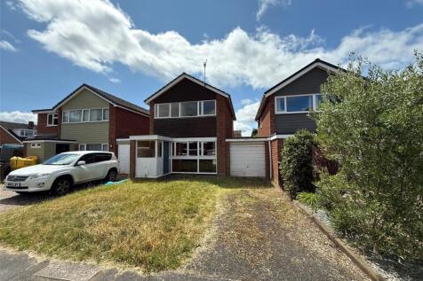 3 bedroom link detached house for sale