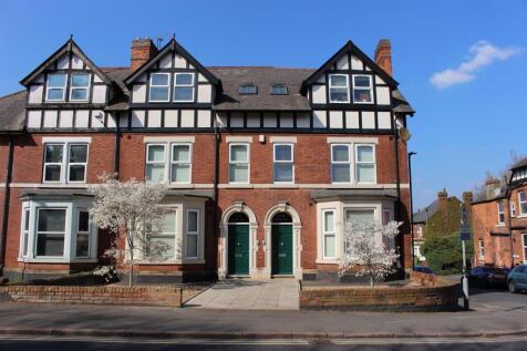 8 bedroom semi-detached house for sale