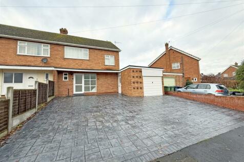 3 bedroom semi-detached house for sale