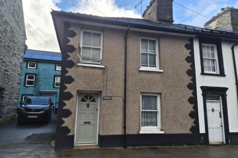 2 bedroom end of terrace house for sale