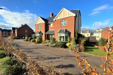 5 bedroom detached house for sale