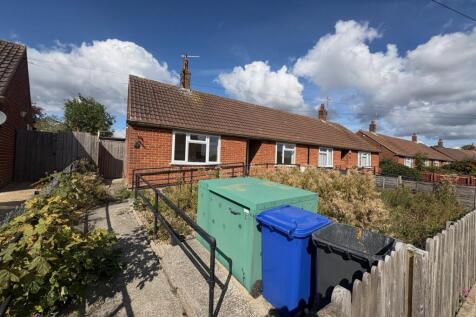 Westfield Avenue, Deanshanger, Milton... 2 bed bungalow for sale