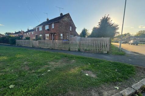 Bickerstaffes Road, Towcester, NN12 2 bed semi