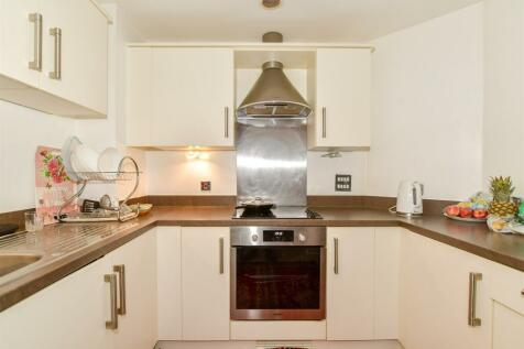 1 bedroom ground floor flat for sale