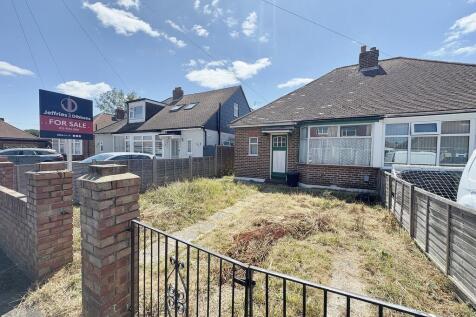 2 bedroom semi-detached bungalow for sale