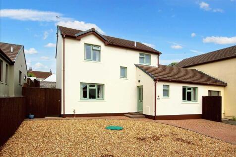 10 Grove Court 3 bed detached house for sale