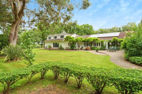 6 bedroom detached house for sale