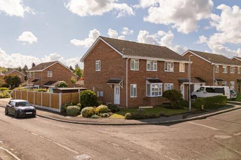 Acacia Crescent, Trowbridge 3 bed semi