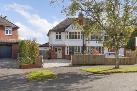 Clarendon Avenue, Trowbridge 3 bed semi