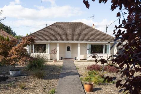 Greenway Gardens, Trowbridge 2 bed detached bungalow for sale