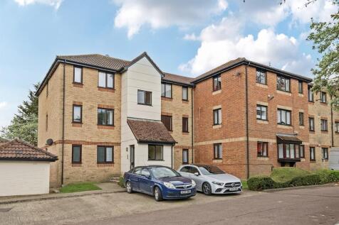 1 bedroom ground floor flat for sale