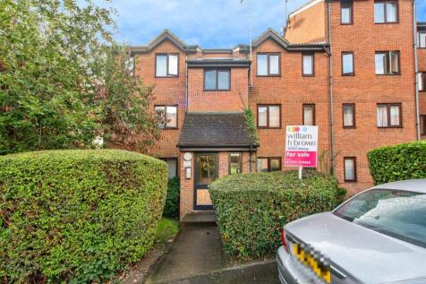 1 bedroom ground floor flat for sale