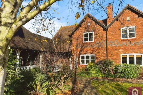 Burganey Court, Wrexham Road... 3 bed semi