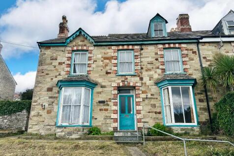 4 bedroom end of terrace house for sale