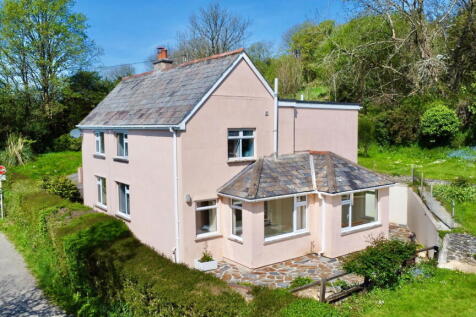 Nanstallon PL30 4 bed cottage for sale