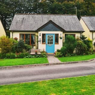 2 bedroom detached house for sale