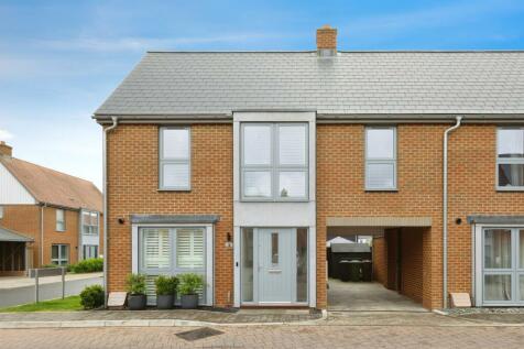 3 bedroom link detached house for sale