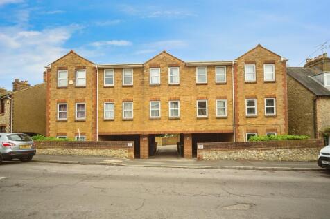 Studio flat for sale