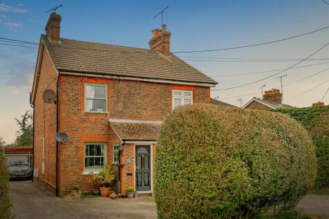 2 bedroom semi-detached house for sale