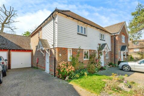 2 bedroom semi-detached house for sale