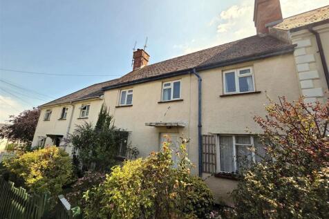 London Road, Chippenham 3 bed terraced house for sale