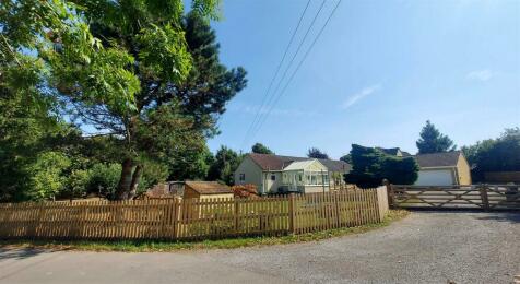 2 bedroom detached bungalow for sale