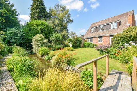 3 bedroom link detached house for sale