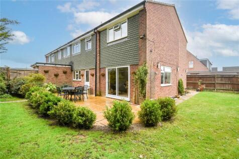 4 bedroom end of terrace house for sale