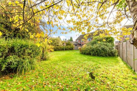 Kingsley Close, Shaw, Newbury... 3 bed semi