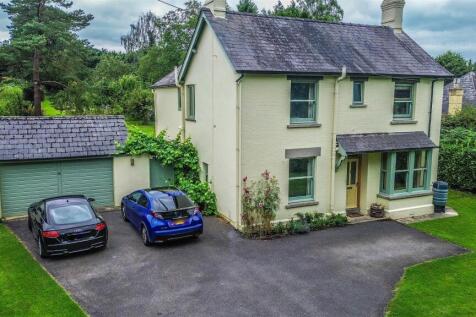 5 bedroom detached house for sale
