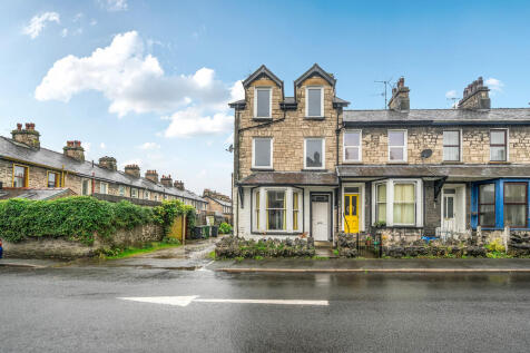 54 Park Avenue, Kendal, Cumbria, LA9 5QW 4 bed end of terrace house for sale