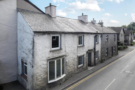 29 Park Road, Milnthorpe, Cumbria... 3 bed terraced house for sale